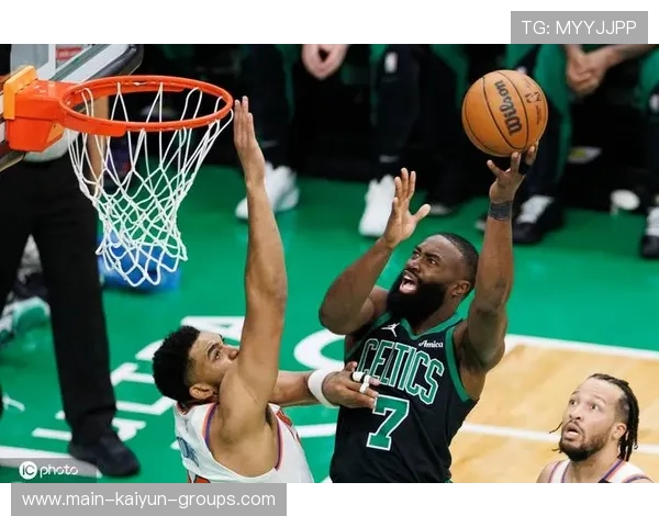 凯尔特人布朗30+8+5，怀特三分神准助力胜利